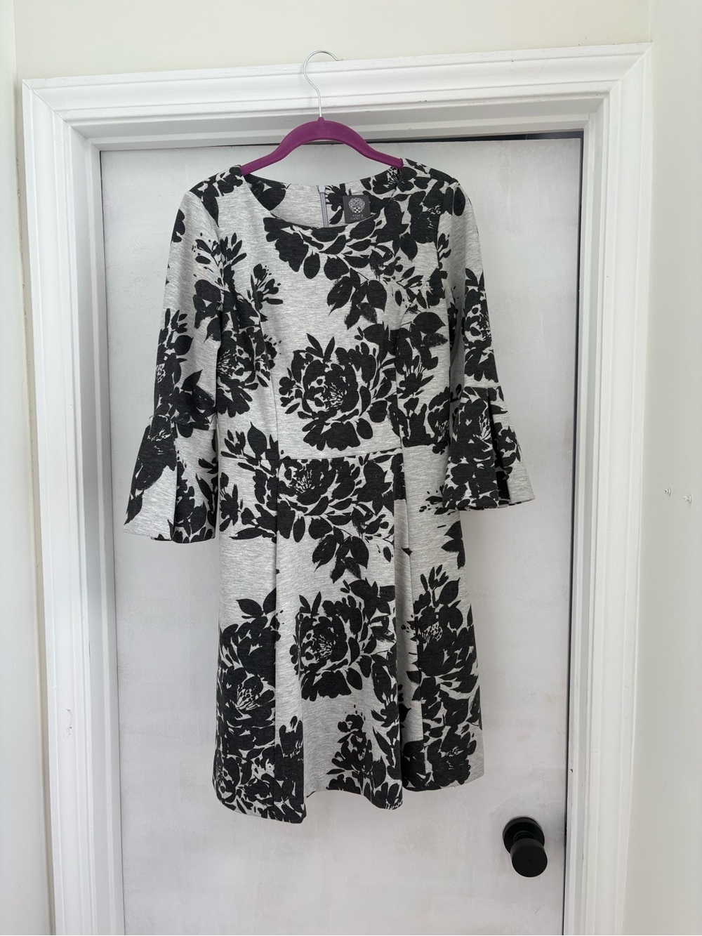 Vince Camuto Black Floral Midi Dress on Light Gray